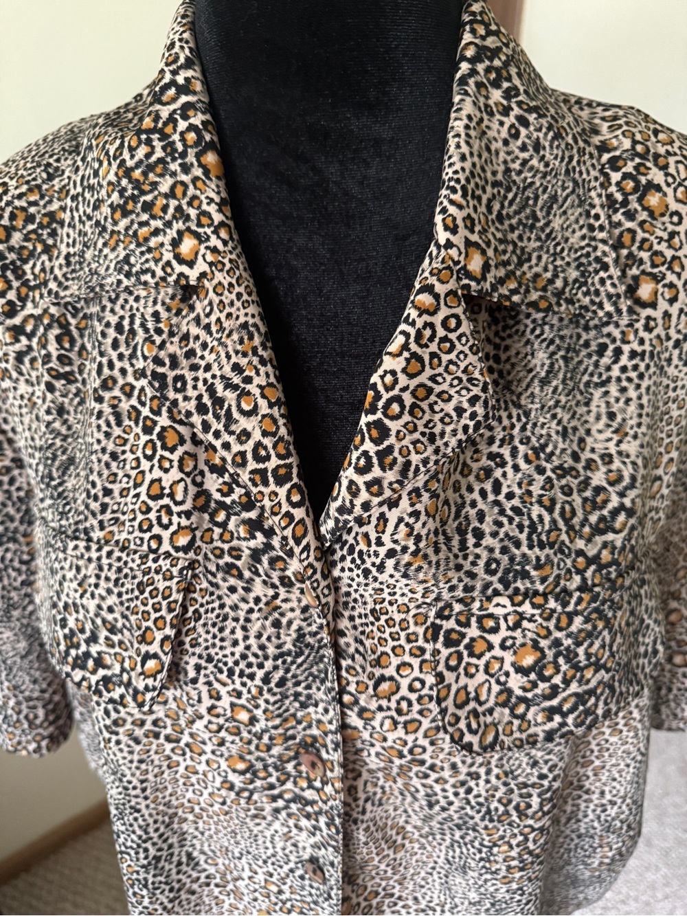 Women's Leopard Print Short Sleeve Blouse - Tan/Black